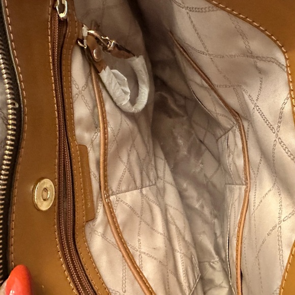 Michael Kors Large East West Tote  with matching wallet . - Picture 11 of 12
